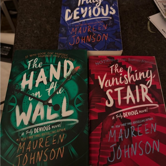 Book Series Other - Novel Set - The Hand on the Wall, The Vanishing Stair, Truly Devious